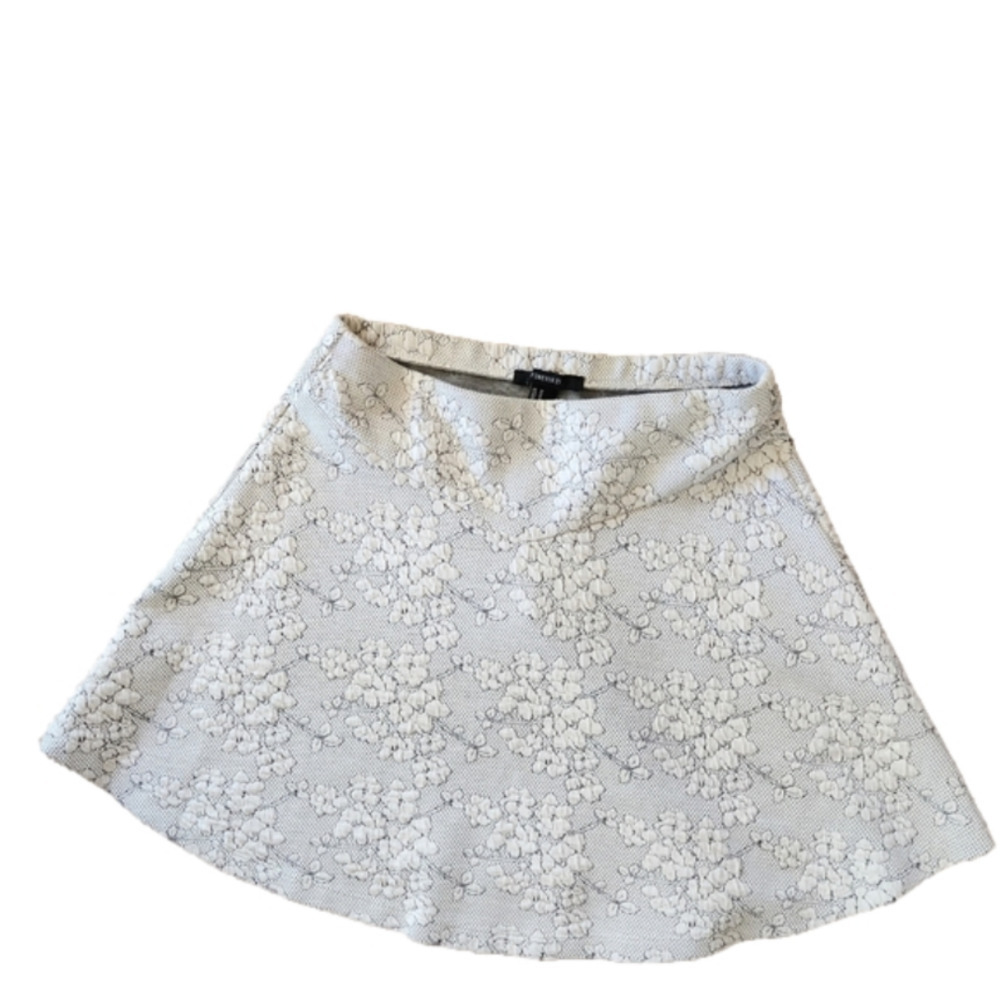 FOREVER 21 White Floral Mini Skirt Size Medium